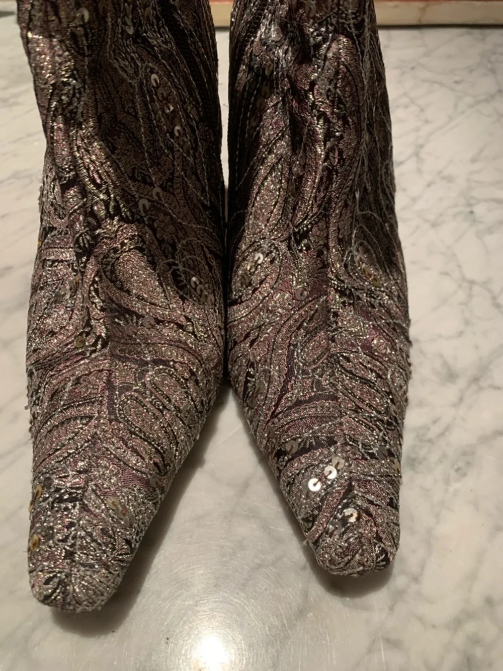 🔥SALE🔥MICHELLE🩷PAISLEY METALLIC BAROQUE-STYLE BOOTIES! - Picture 4 of 8
